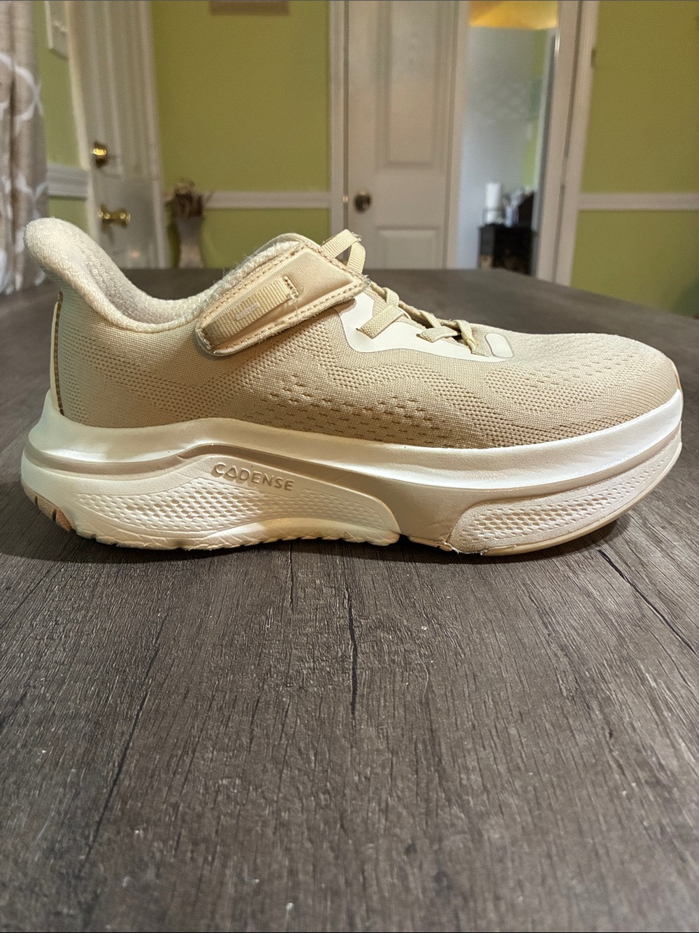 Women’s Original Cadense Adaptive Sneakers Size 9